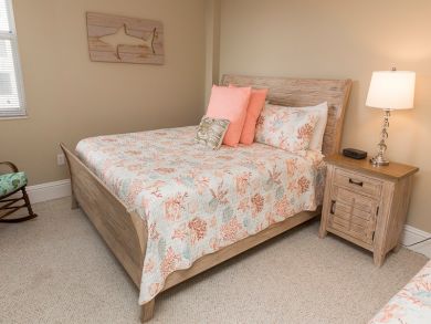 Beachfront Updated Pretty 2 Bedroom Beach Condo Rent Weekly